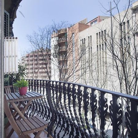 Aparteasy - Authentic Family Apartment Barcelona Exterior foto