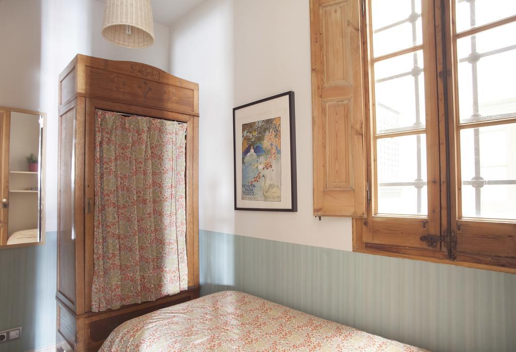 Aparteasy - Authentic Family Apartment Barcelona Exterior foto