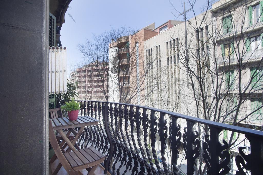 Aparteasy - Authentic Family Apartment Barcelona Exterior foto