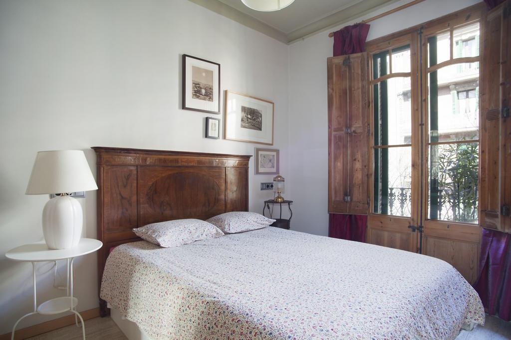 Aparteasy - Authentic Family Apartment Barcelona Exterior foto